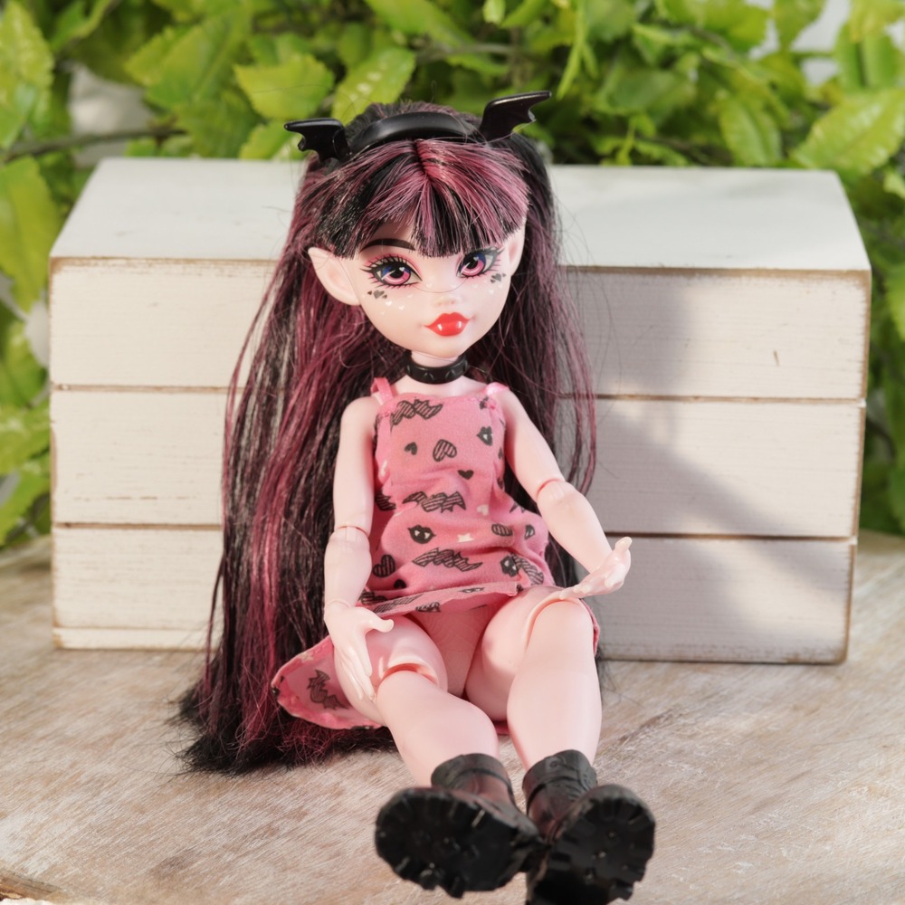 Monster High G3 Draculaura Doll Pink Black Bat Heart Print Dress Combat Boots